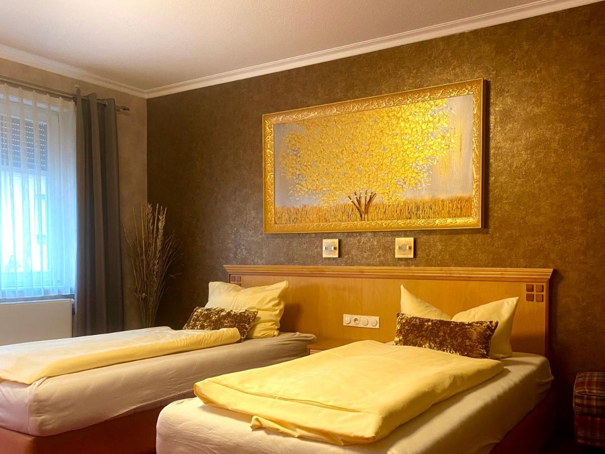 Готель Querfurter Hof Екстер'єр фото
