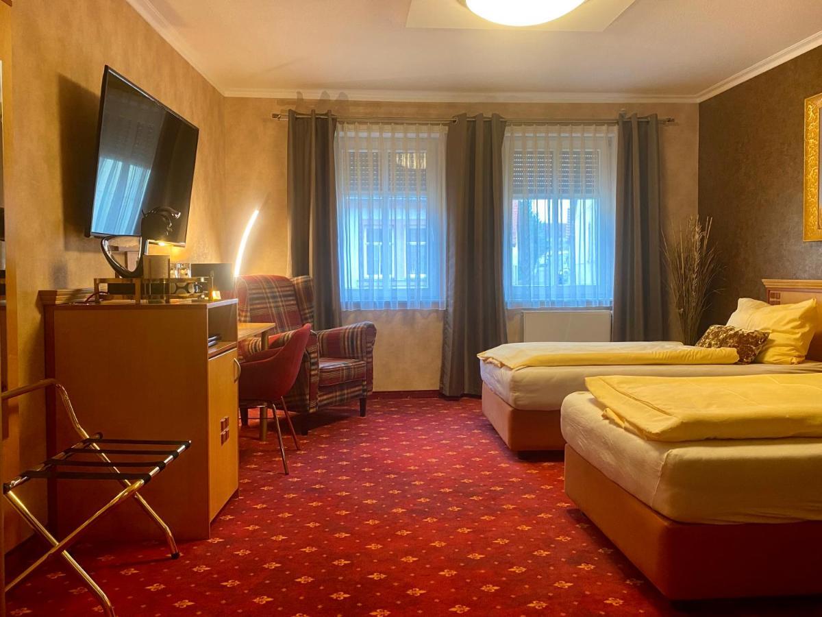 Готель Querfurter Hof Екстер'єр фото