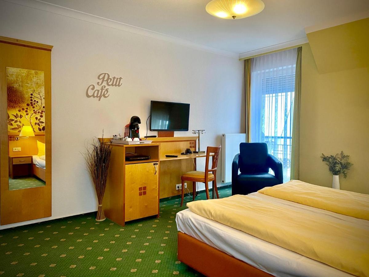 Готель Querfurter Hof Екстер'єр фото