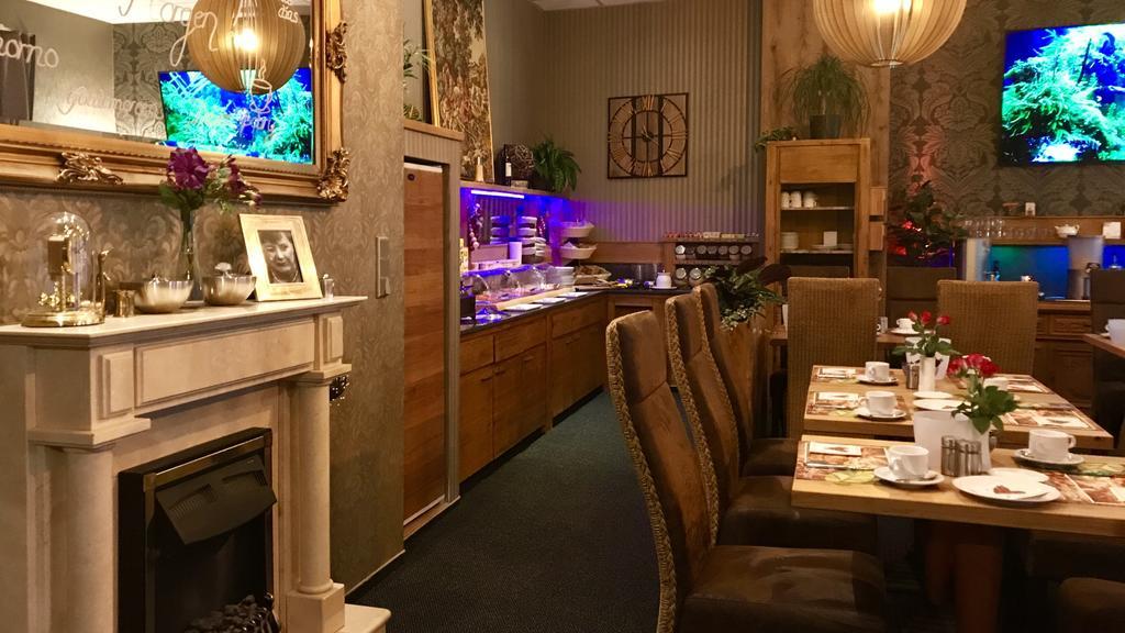 Готель Querfurter Hof Екстер'єр фото